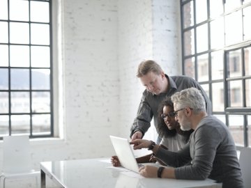 一站式年審服務(wù)，保障企業(yè)合規(guī)運(yùn)營