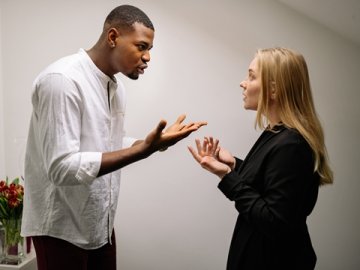 2025迪拜公司注冊流程、避坑指南與政策解讀